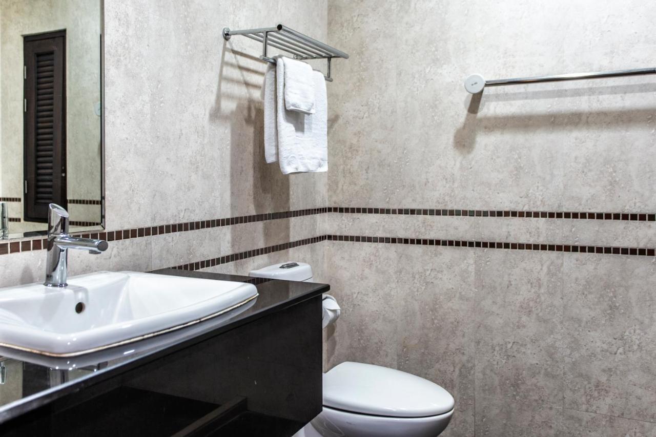The Tepp Aparthotel Бангкок Екстер'єр фото
